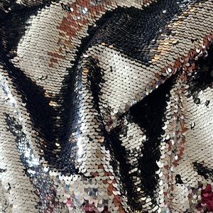 Mid length sequins skirt